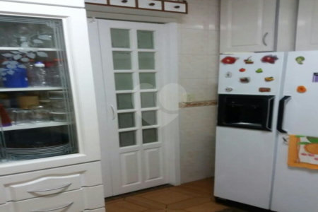 Casa à venda com 3 quartos, sendo 1 suíte,  no condomínio Alameda do Eucaliptos, São Paulo - SP