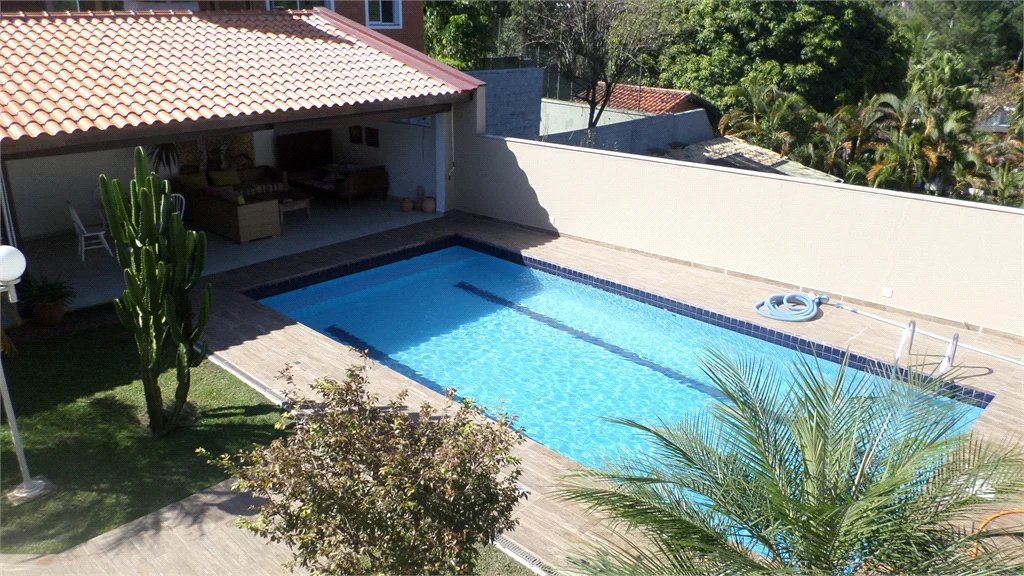 Sobrado à venda com 4 suítes em Recanto Impla, Carapicuíba, SP