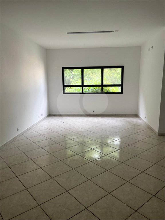 Sala para alugar em Vila Romanópolis, Ferraz de Vasconcelos, SP