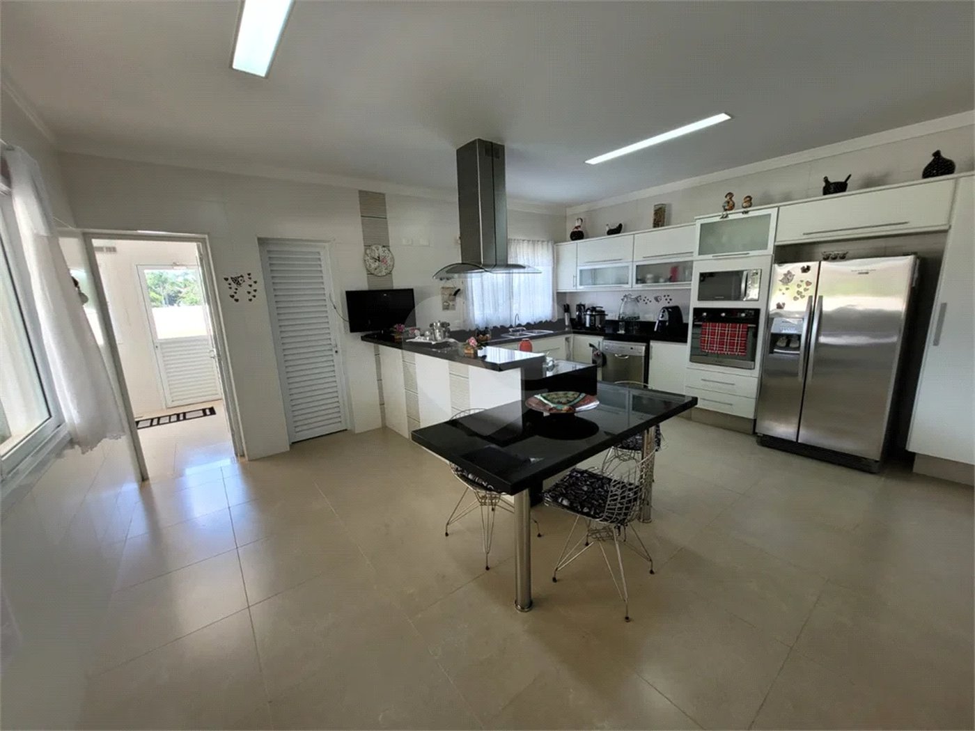 Casa à venda com 3 suítes no condomínio Colinas de Inhandjara, Itupeva - SP