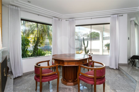 Casa à venda com 4 quartos, sendo 3 suítes, em Vila Mariana, São Paulo, SP