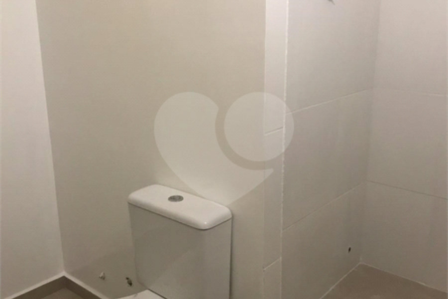 Sobrado à venda com 4 quartos, sendo 1 suíte, em Jardim Floresta, São Paulo, SP