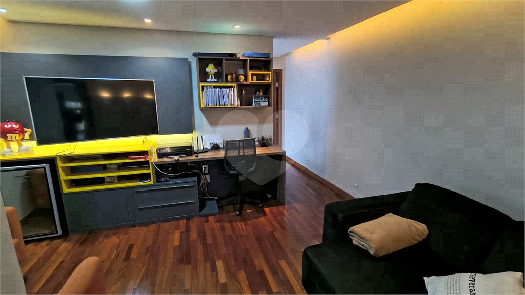 Casa à venda com 4 quartos, sendo 3 suítes, no condomínio Da Serra, São Paulo - SP