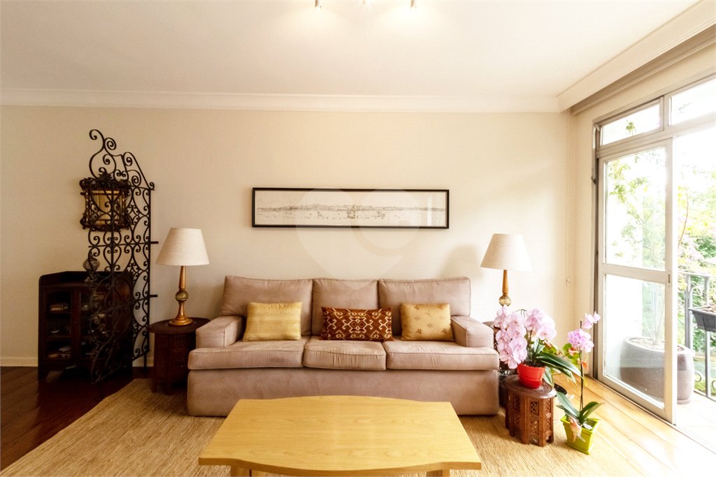 Apartamento à venda com 3 quartos, sendo 2 suítes, em Alto da Boa Vista, São Paulo, SP