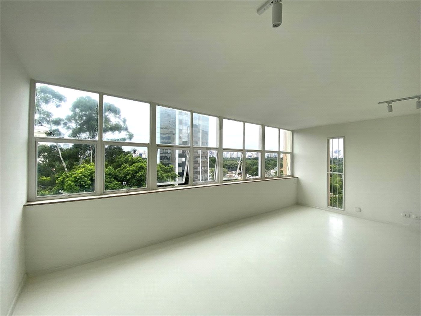 Apartamento para alugar com 3 quartos, sendo 1 suíte, em Jardim Europa, São Paulo, SP