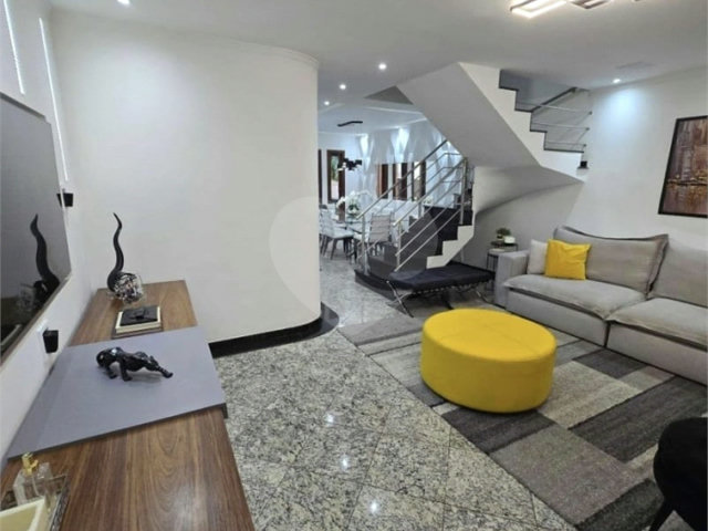 Casa à venda com 4 quartos, sendo 2 suítes,  no condomínio Bosque dos Pássaros, São Paulo - SP