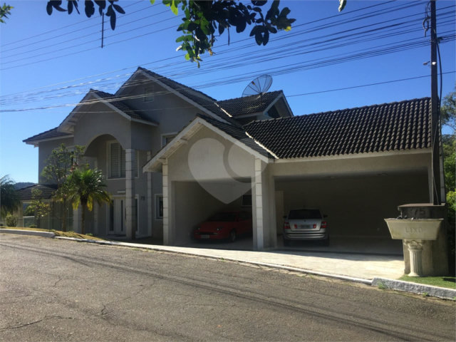 Casa à venda com 4 quartos, sendo 3 suítes,  no condomínio Suíça da Cantareira, Mairiporã - SP
