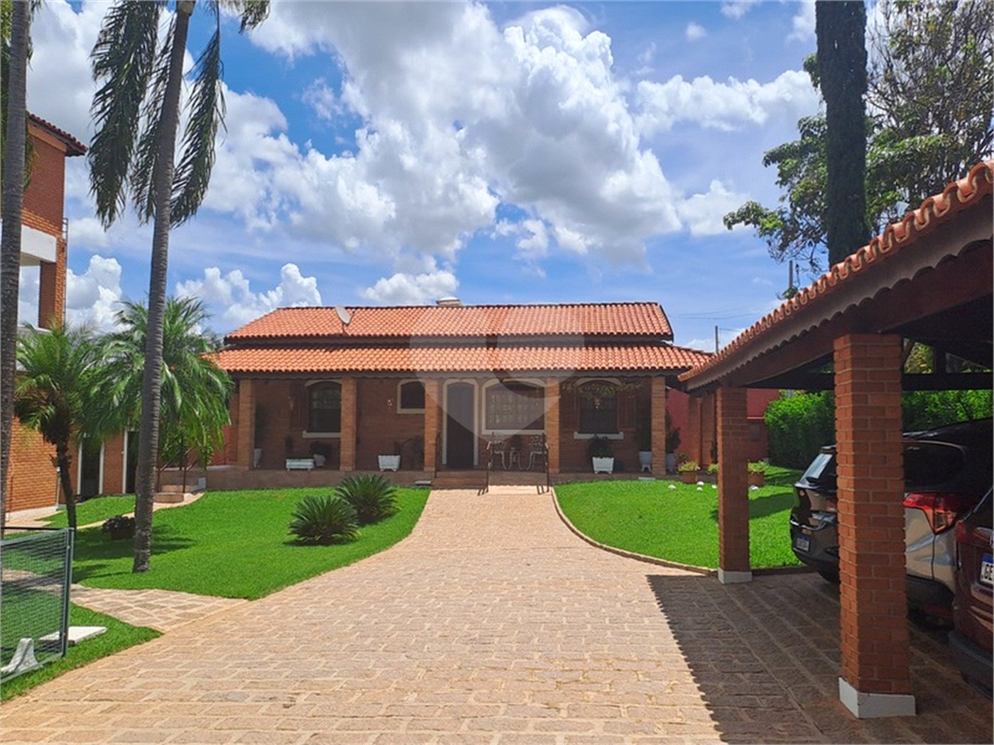 Casa à venda com 3 quartos, sendo 1 suíte, no condomínio Residencial Vale das Laranjeiras, Indaiatuba - SP