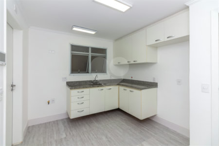 Casa à venda com 4 quartos, sendo 2 suítes, no condomínio Stephanie, São Paulo - SP