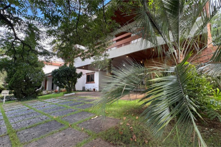 Casa à venda com 5 quartos, sendo 2 suítes,  no condomínio Village D'avignon, Sorocaba - SP