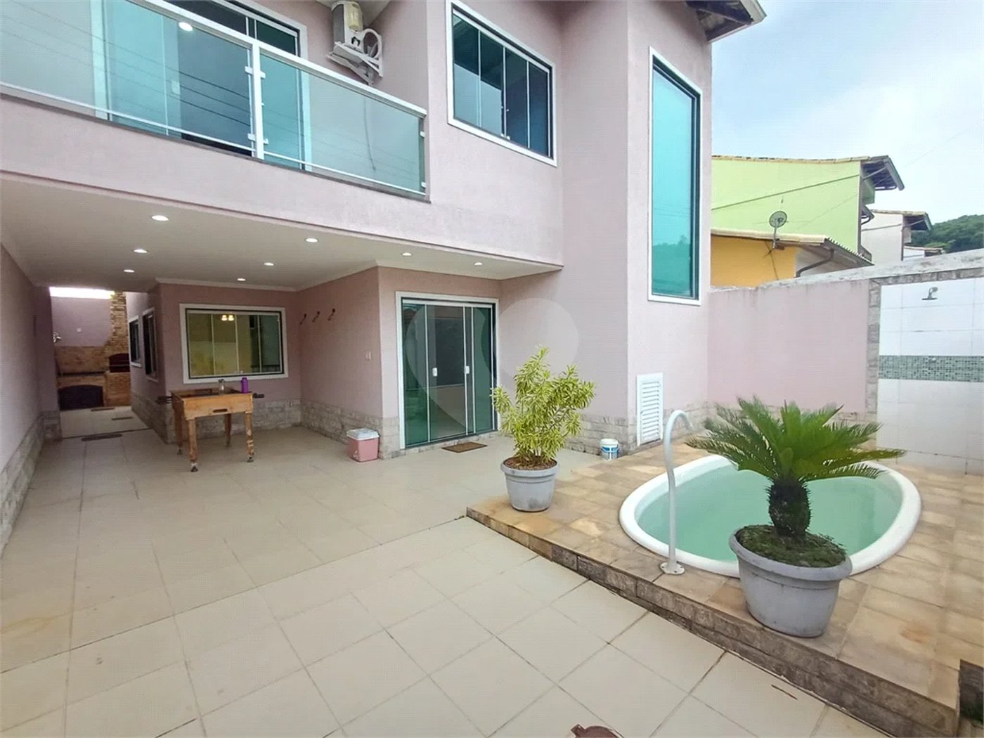 Casa à venda com 3 quartos, sendo 2 suítes, no condomínio Village da Posse, Rio de Janeiro - RJ