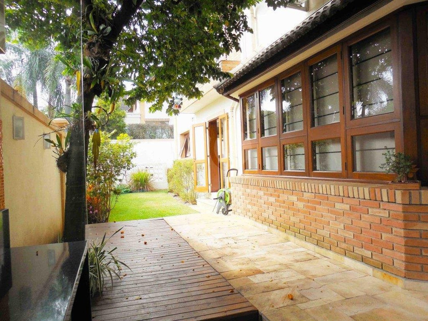 Casa à venda com 4 suítes no condomínio Vilaggio Monte Alegre, São Paulo - SP