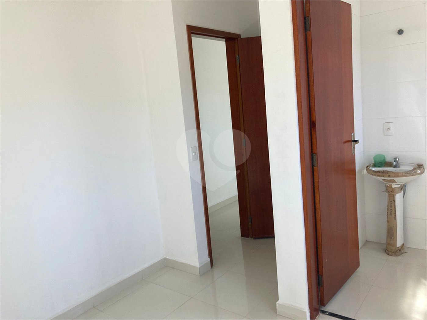 Casa à venda com 2 suítes no condomínio Villagio, Mogi das Cruzes - SP
