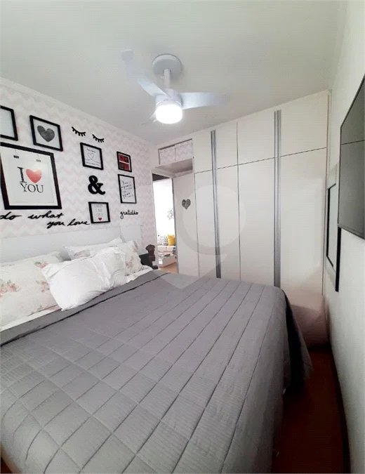 Apartamento com 2 quartos e 1 banheiro
