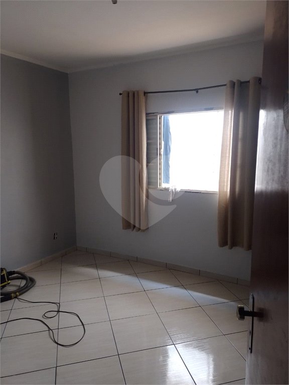 Casa térrea para venda, com 3 dormitórios, sendo 1 suíte.