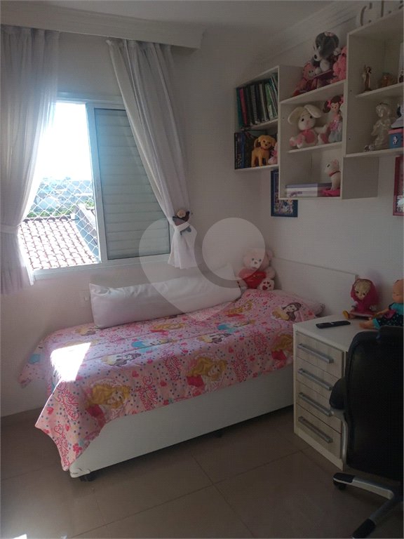 Casa à venda com 3 quartos, sendo 1 suíte, no condomínio Village St. Louis, São Paulo - SP