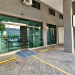 Imóvel comercial de 149 m² em Rudge Ramos, com pé-direito de 6 m, 3 vagas e localização estratégica. Excelente opção para investidores e negócios.