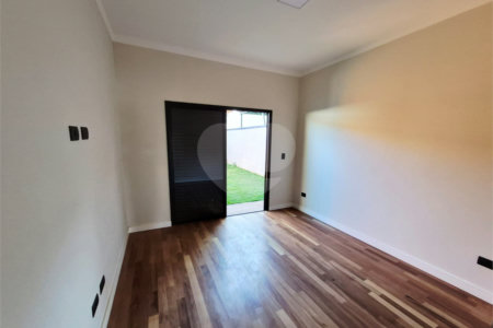 Sobrado à venda com 3 quartos, sendo 1 suíte, em Jardim do Lago, Atibaia, SP