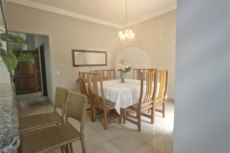 Casa à venda com 4 quartos, sendo 2 suítes, no condomínio Grape Village, Vinhedo - SP