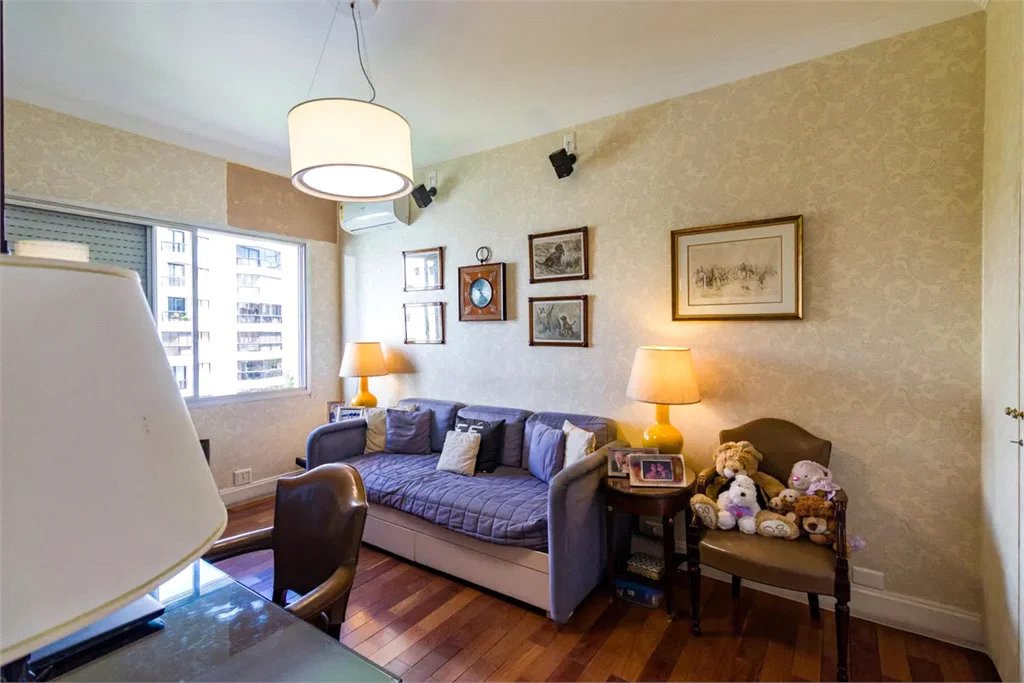 Apartamento à venda com 4 quartos, sendo 2 suítes, em Real Parque, São Paulo, SP