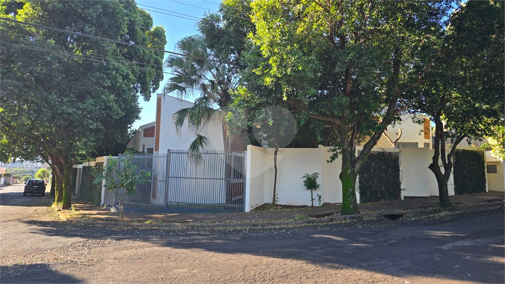 Casa à venda ou para alugar com 4 quartos, sendo 2 suítes, em Jardim Morumbi, Araraquara, SP