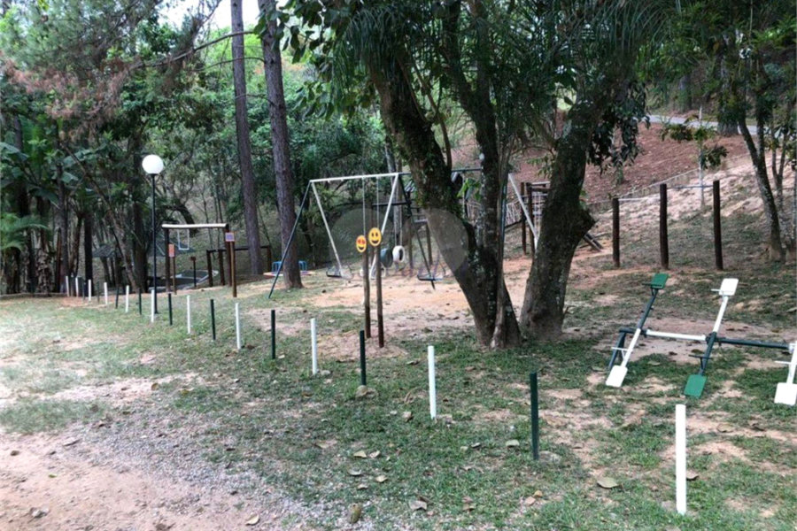 Casa à venda com 4 quartos, sendo 1 suíte, no condomínio Loteamento Haras El Passo, Mairiporã - SP