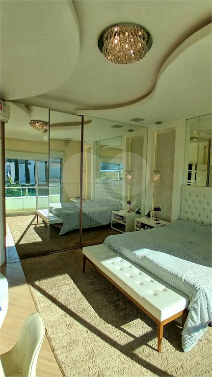 Casa à venda com 3 suítes no condomínio Figueira Garden, Atibaia - SP