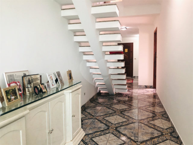 Sobrado à venda com 3 quartos, sendo 1 suíte,  em Vila Romero, São Paulo, SP