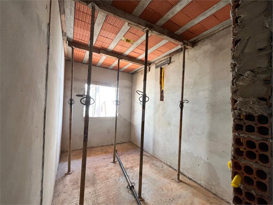 Casa à venda com 2 quartos, sendo 1 suíte,  no condomínio Tivolli, Itapetininga - SP