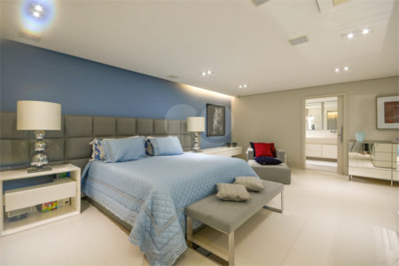 Apartamento à venda com 4 suítes,  em Vila Uberabinha, São Paulo, SP
