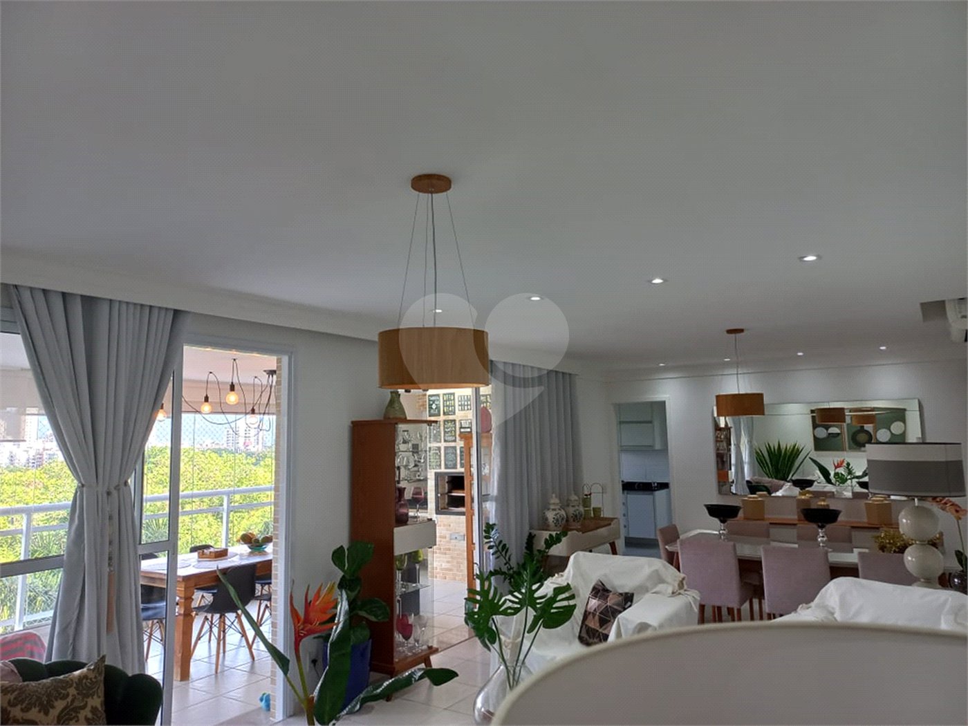 Apartamento à venda ou para alugar com 3 suítes em Enseada, Guarujá, SP