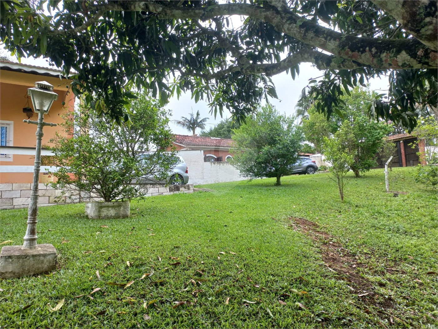 Casa à venda com 4 quartos, sendo 2 suítes, no condomínio Residencial Ypeville, Mairiporã - SP