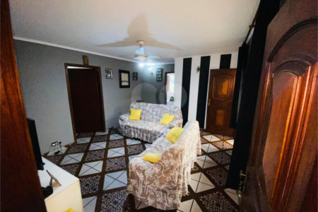 Sobrado à venda com 8 quartos em Jardim São Jorge (raposo Tavares), São Paulo, SP