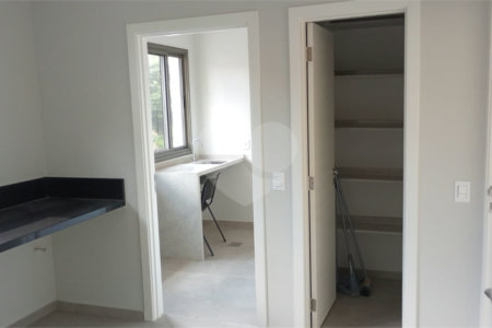 Casa à venda com 4 suítes no condomínio Estância Marambaia, Vinhedo - SP