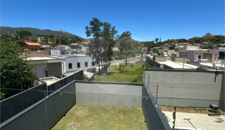 Sobrado à venda com 4 quartos, sendo 3 suítes,  em Jardim do Lago, Atibaia, SP