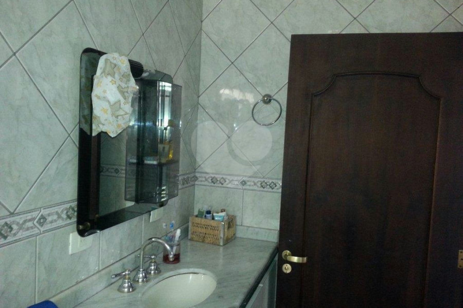 Sobrado à venda ou para alugar com 4 quartos, sendo 1 suíte, em Parada Inglesa, São Paulo, SP