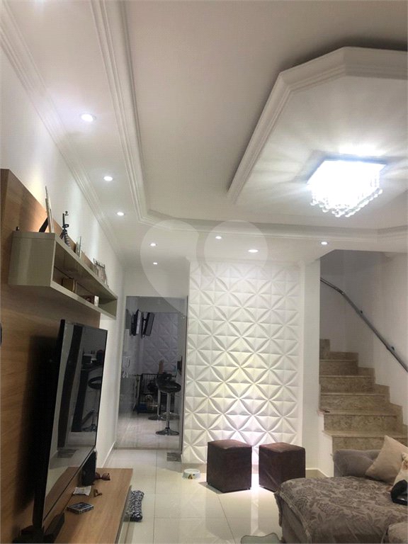 Casa à venda com 3 quartos, sendo 1 suíte, no condomínio Residencial Sabará, São Paulo - SP