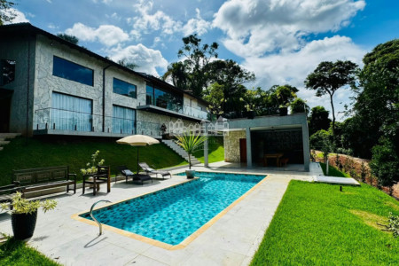 Casa à venda com 4 suítes no condomínio Portal Ouro Verde, Atibaia - SP