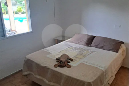 Casa Ampla com 5 Dormitórios, Piscina e Lazer Completo em Terreno de 1.260 m²