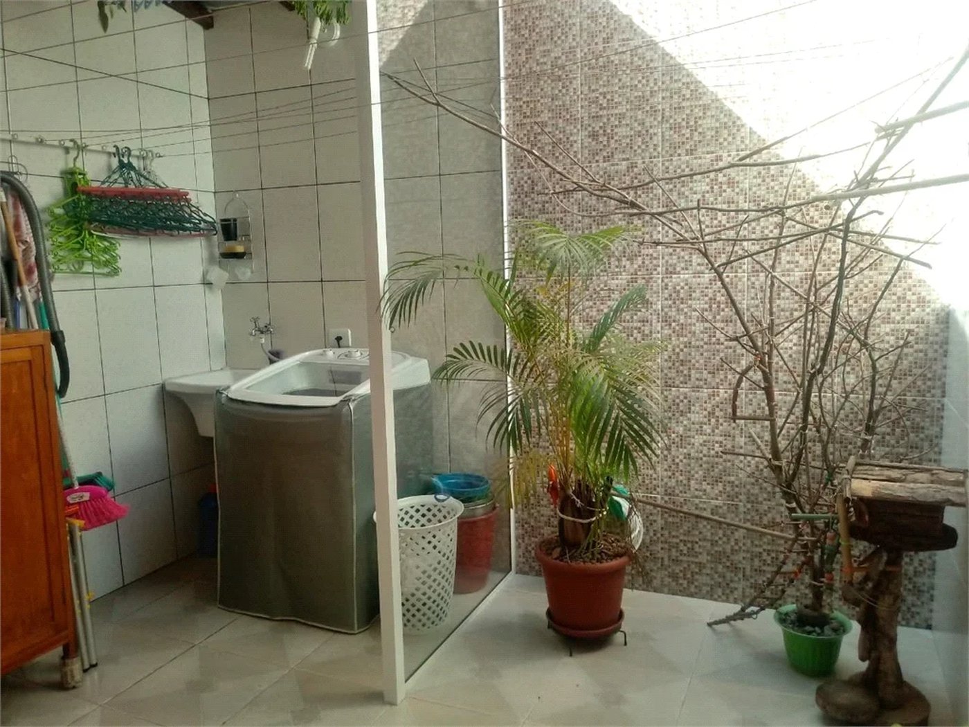Casa à venda com 3 quartos, sendo 1 suíte, no condomínio Alcides Moreira, São Paulo - SP
