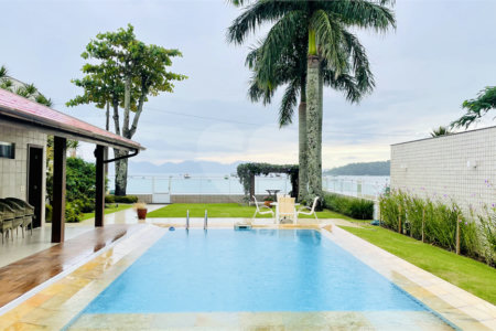 Casa à venda com 5 suítes no Centro, Porto Belo, SC