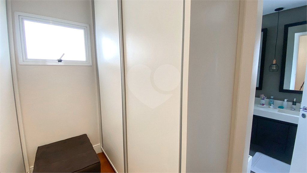 Casa à venda com 4 quartos, sendo 3 suítes, no condomínio Brisa Verde, São Paulo - SP