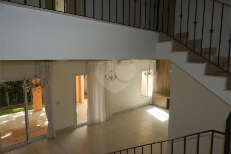 Casa à venda com 3 suítes no condomínio Recanto dos Paturis, Vinhedo - SP