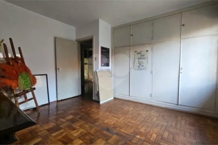Sobrado à venda ou para alugar com 5 quartos, sendo 3 suítes, em Pacaembu, São Paulo, SP