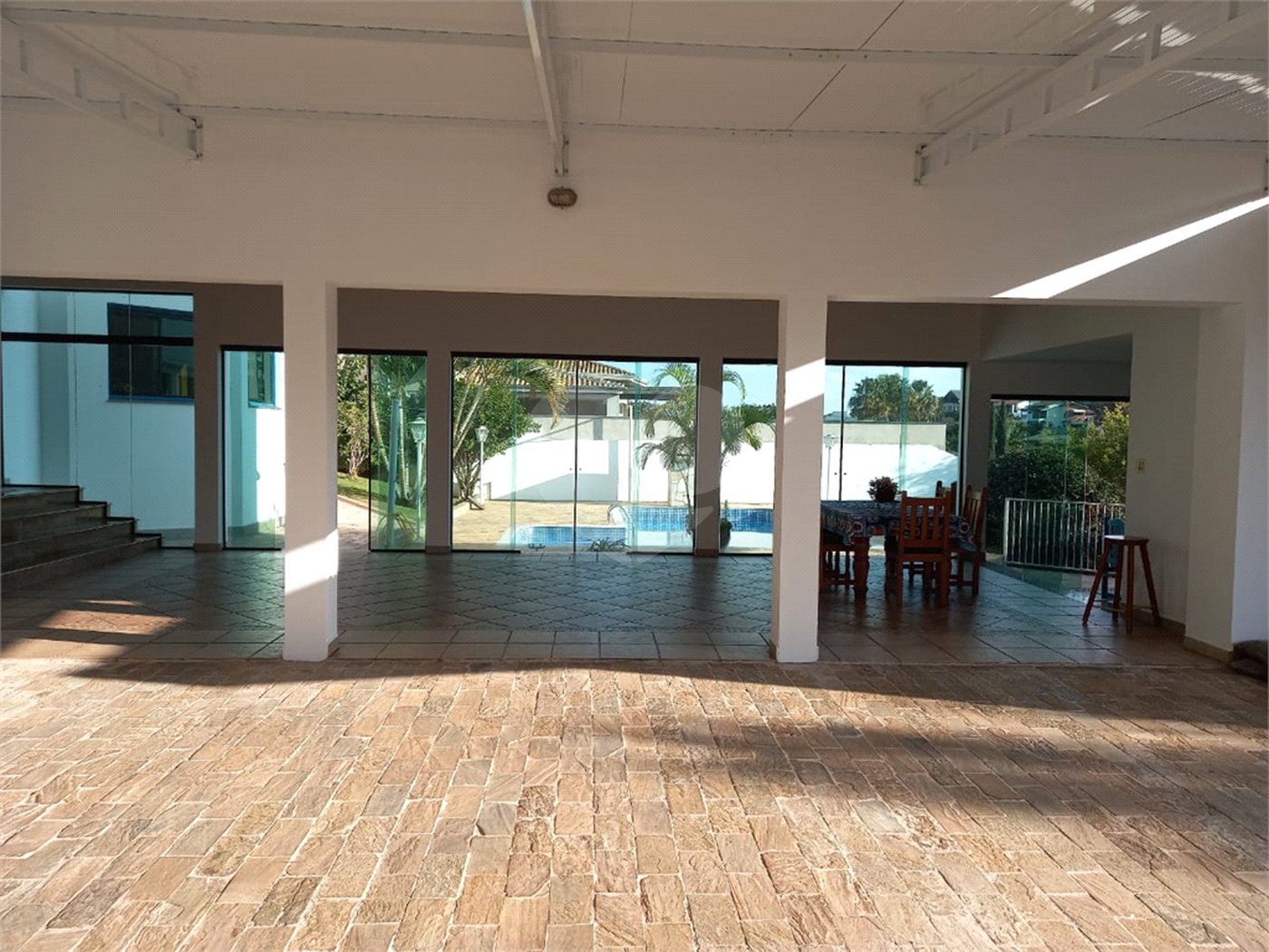 Casa à venda com 4 quartos, sendo 1 suíte, no condomínio Vale do Itamaracá, Valinhos - SP