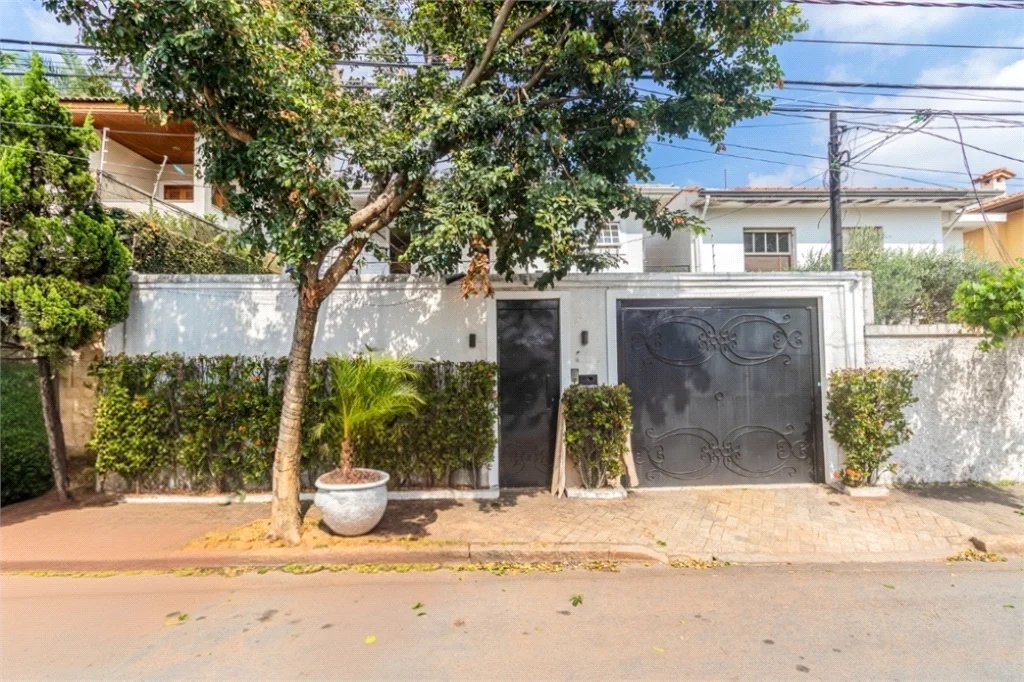 Casa à venda com 4 quartos, sendo 3 suítes, em Brooklin Paulista, São Paulo, SP