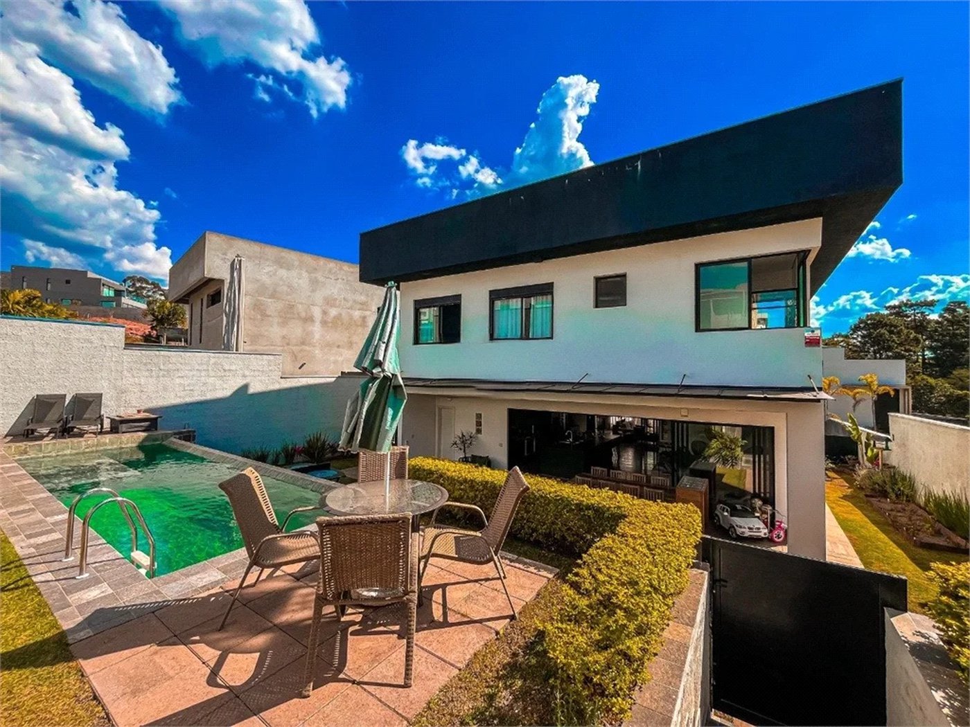 Casa à venda com 4 quartos, sendo 3 suítes,  no condomínio Vintage, Cotia - SP