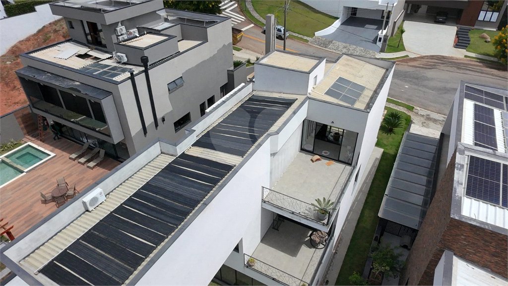 Casa à venda ou para alugar com 4 suítes no condomínio Figueira Garden, Atibaia - SP