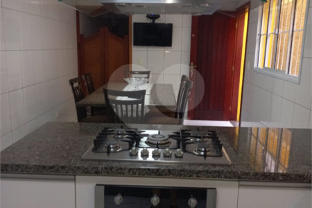 Sobrado à venda com 3 quartos em Jardim Marisa, São Paulo, SP