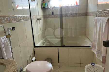 Sobrado à venda com 4 quartos, sendo 2 suítes, em Jardim Marajoara, São Paulo, SP